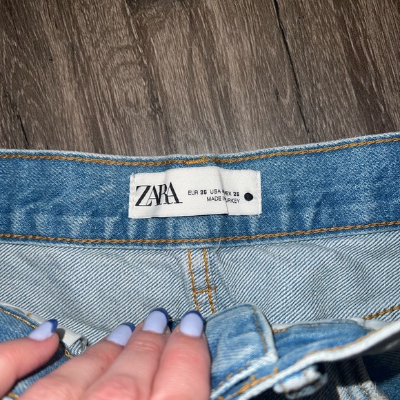 ZARA JEAN SHORTS - Picture 2 of 4